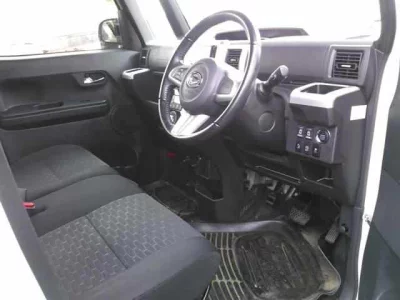 DAIHATSU WAKE