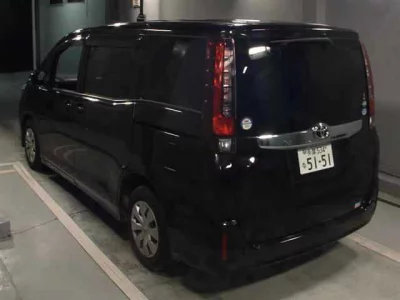 TOYOTA NOAH