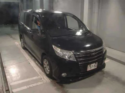 TOYOTA NOAH
