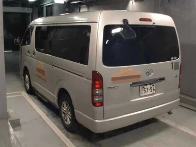 TOYOTA HIACE
