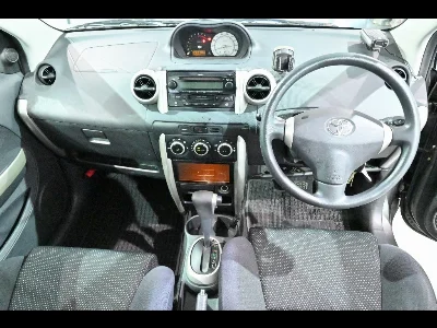 TOYOTA IST