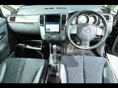 NISSAN TIIDA