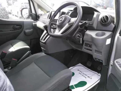 NISSAN NV200
