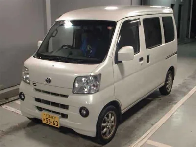 TOYOTA PIXIS VAN