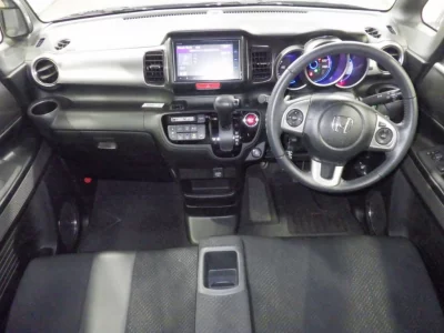HONDA N BOX SLASH