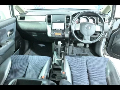 NISSAN TIIDA