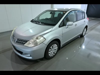 NISSAN TIIDA