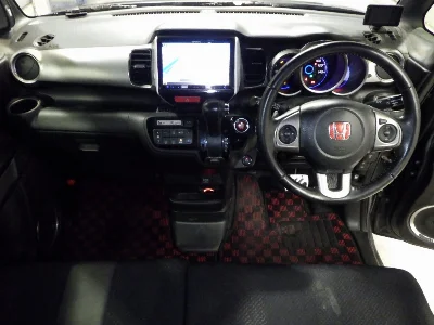 HONDA N BOX SLASH