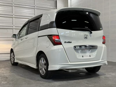 HONDA FREED SPIKE