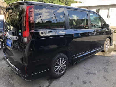 TOYOTA NOAH