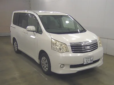 TOYOTA NOAH