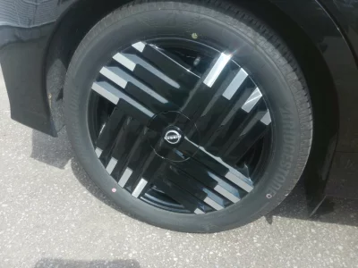 NISSAN AURA