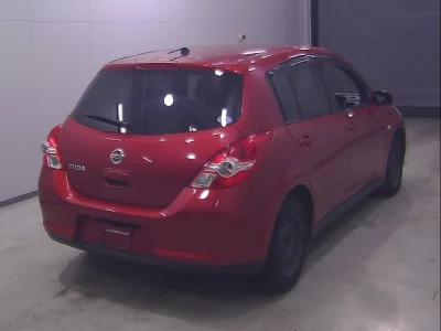 NISSAN TIIDA