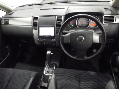 NISSAN TIIDA