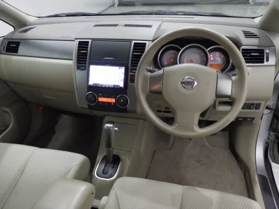 NISSAN TIIDA