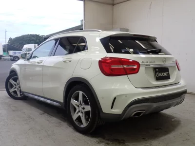 MERCEDES BENZ GLA