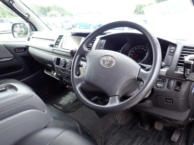 TOYOTA REGIUS VAN
