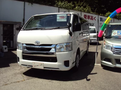 TOYOTA HIACE VAN