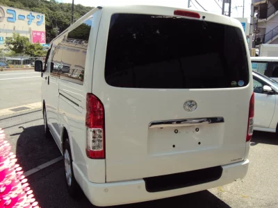 TOYOTA HIACE VAN