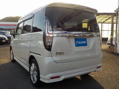 MITSUBISHI DELICA D2
