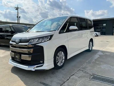 TOYOTA NOAH