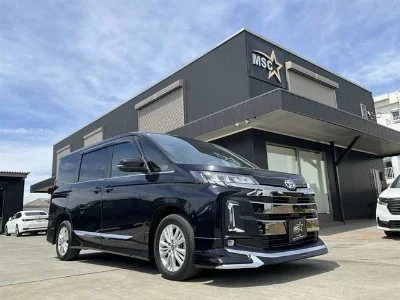TOYOTA NOAH