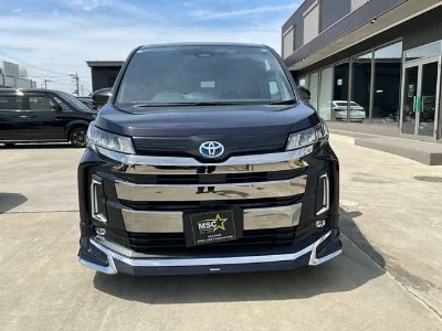 TOYOTA NOAH