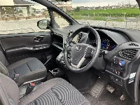 Цена авто Toyota Voxy с аукционов Японии, номер кузова ZWR80G, пробег 76 000, оценка 6