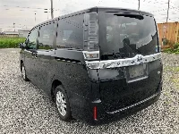 Цена авто Toyota Voxy с аукционов Японии, номер кузова ZWR80G, пробег 76 000, оценка 6