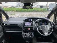 Цена авто Toyota Voxy с аукционов Японии, номер кузова ZWR80G, пробег 76 000, оценка 6