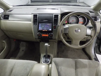 NISSAN TIIDA