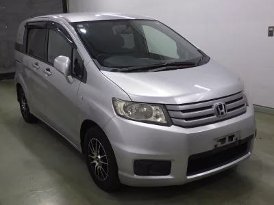 Honda FREED SPIKE