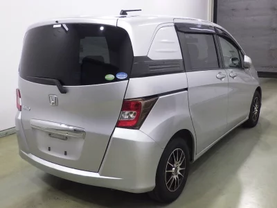 HONDA FREED SPIKE