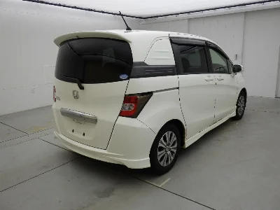 HONDA FREED SPIKE