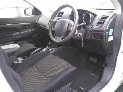 MITSUBISHI RVR
