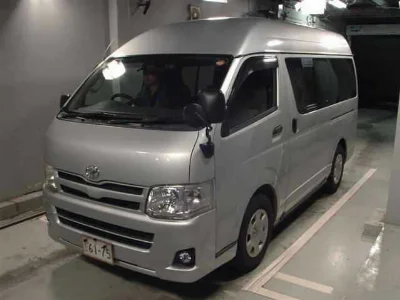 TOYOTA HIACE VAN