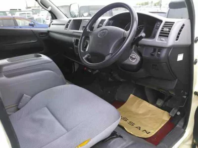 TOYOTA HIACE