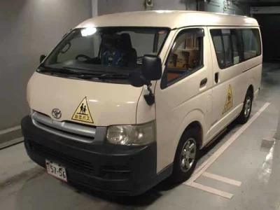TOYOTA HIACE