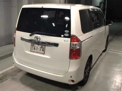 TOYOTA NOAH