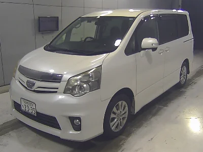 TOYOTA NOAH