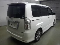 Цена авто Toyota Voxy с аукционов Японии, номер кузова ZRR70W, пробег 199 000, оценка 2