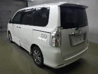 Цена авто Toyota Voxy с аукционов Японии, номер кузова ZRR70W, пробег 199 000, оценка 2