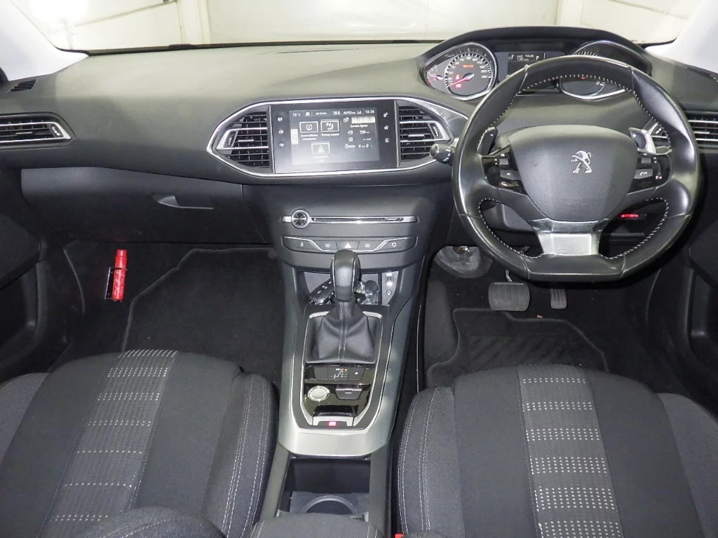 Peugeot 308  с аукциона в Японии