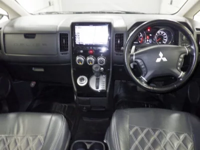 MITSUBISHI DELICA D5