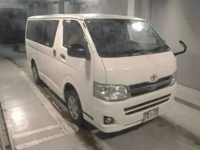 TOYOTA HIACE VAN