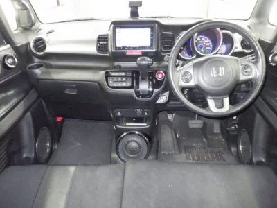 HONDA N BOX SLASH