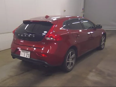 VOLVO V40