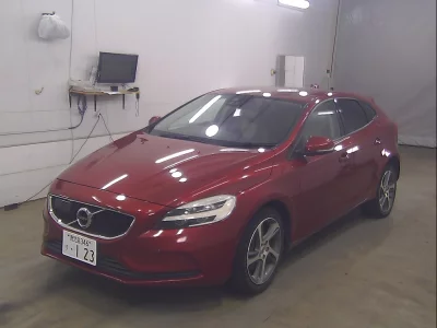 VOLVO V40