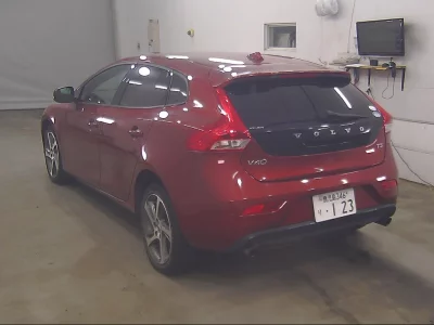 VOLVO V40