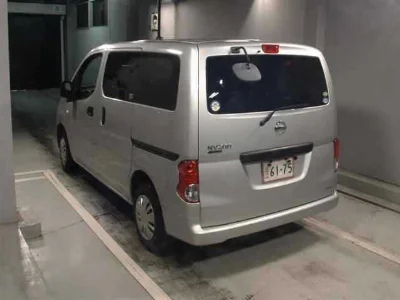 NISSAN NV200